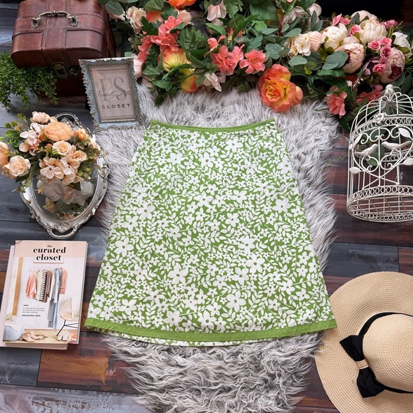L.L. Bean Green and White Floral 100% Cotton A-Line Mini Skirt - Picture 1 of 6